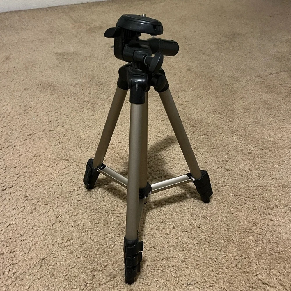 NEW Merkury Innovations Lightweight Tripod